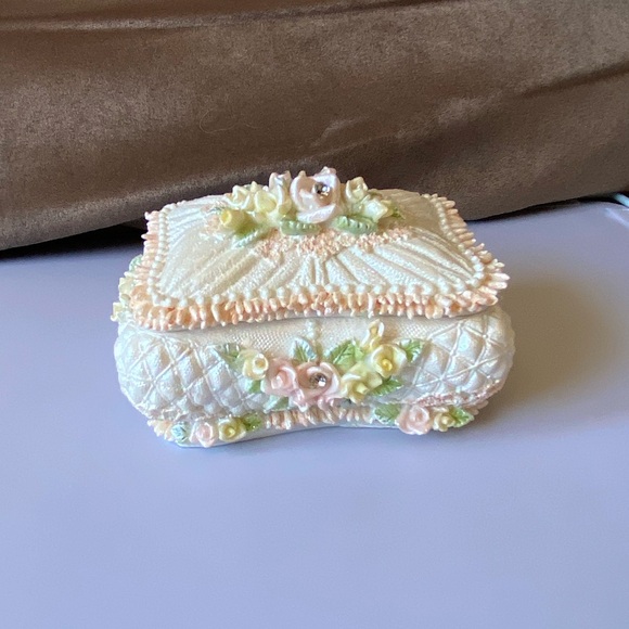Other - Vintage Floral Embellished Jewelry Box